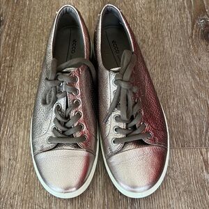 ECCO Metallic Sneakers with Brown Laces